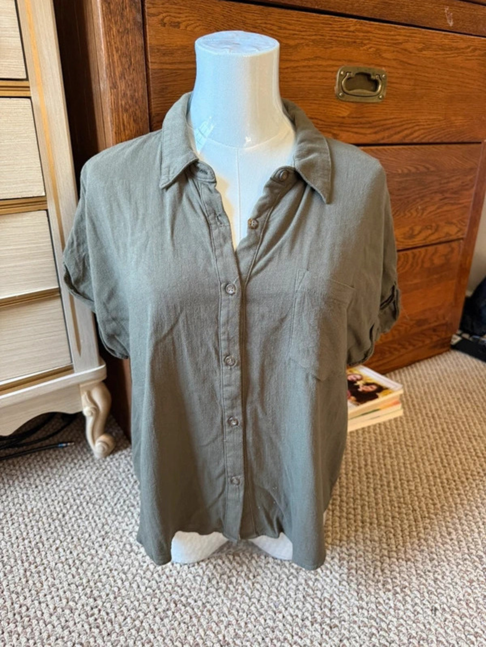 Moa Moa green button up shirt with pocket